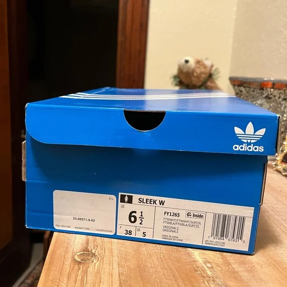 Womens Adidas iridescent superstar shoes - Picture 6 of 9